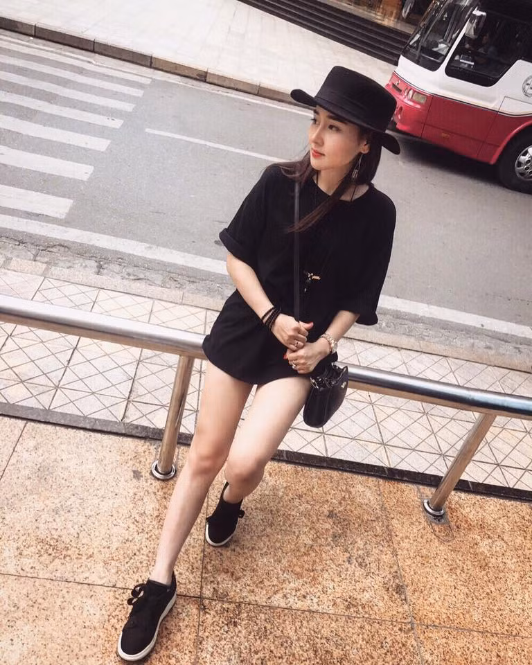 Sau khi được dân mạng gọi bằng nickname "Đóa Nhi phiên bản Việt", Mai Chúc tỏ ra rất vui mừng vì được cộng đồng mạng quan tâm nhưng, cô bạn này cũng cho rằng ngoại hình của cô không giống Đóa Nhi và cũng không có ý định giống bất cứ ai.