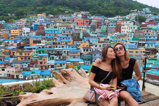 Thậm chí, theo miêu tả của nhiều người đã có dịp tới thăm Gamcheon, có nhiều căn nhà còn mỏng dính và nhỏ chỉ bằng một cái phòng ngủ nhưng lại được trang trí bắt mắt để khách du lịch có thể chụp ảnh sống ảo.