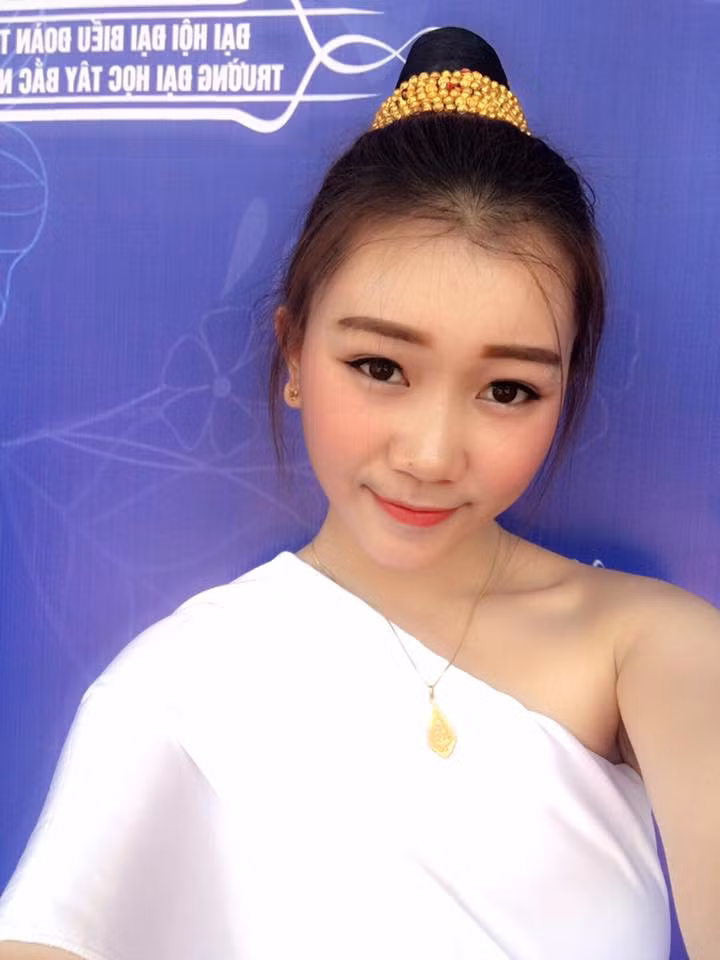 Những hình ảnh đời thường của cô bạn du học sinh Lào 19 tuổi khiến dân mạng phát sốt trong thời gian vừa qua. Ảnh sử dụng trong bài: Facebook nhân vật.