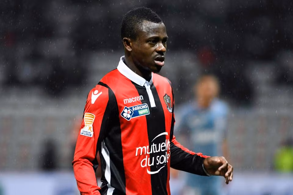 Mặc dù có tuyến giữa thuộc hàng sao số nhưng M.U vẫn mang cầu thủ cơ bắp về, đó là Jean Michael Seri.