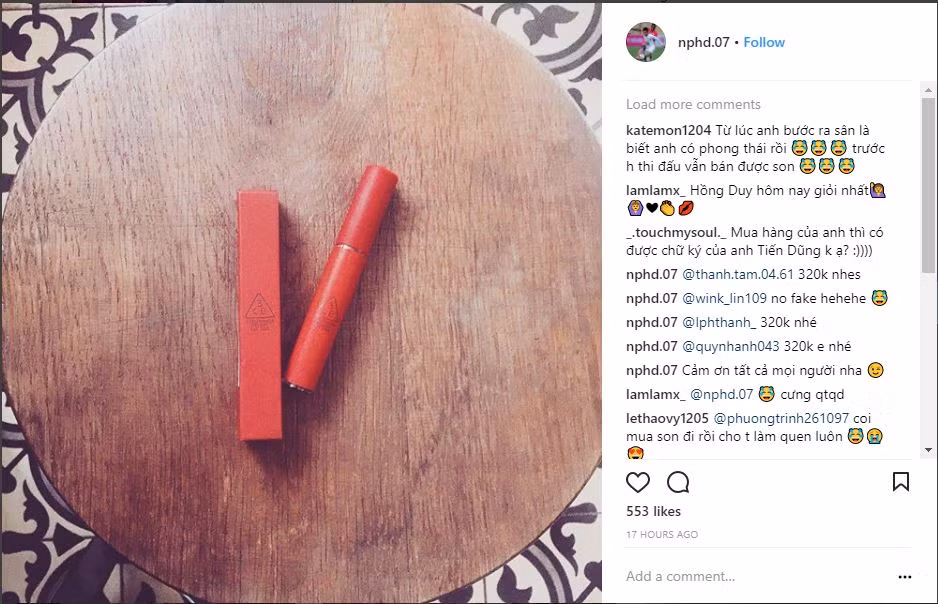 Không chỉ vậy, cư dân mạng còn kêu gọi mua son ủng hộ chàng cầu thủ U23 Việt Nam này khiến nhiều người hưởng ứng và đặt hàng.