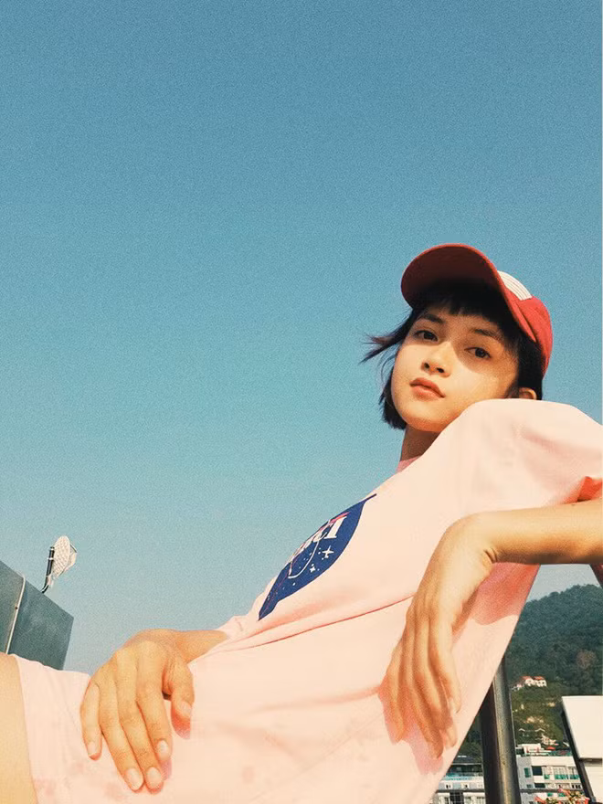 Cứ vào Instagram của Kỳ Hân là rõ. Từ trong nước đến nước ngoài, từ những kì nghỉ dưỡng dài ngày cho đến những chuyến đi ngắn ngày - cảm giác như cô nàng này luôn có sẵn một list những nơi để đi vậy đó.