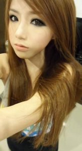 Mới đây, cô nàng có tên Nahathaichanok Leedee đã khiến hàng triệu trái tim dân mạng thổn thức bởi sở hữu vẻ đẹp chẳng thua kém gì những cô nàng búp bê xinh đẹp với làn da trắng, đôi mắt to tròn cùng môi hồng.