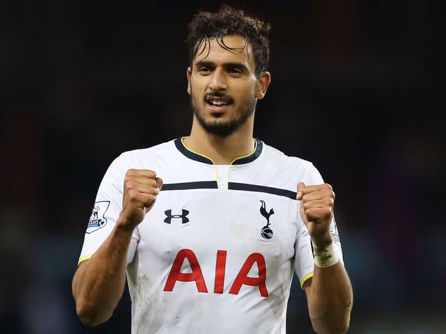 Nacer Chadli cũng được vinh danh trong danh sách những ngôi sao người Bỉ đang thi đấu thành công tại Premier League.