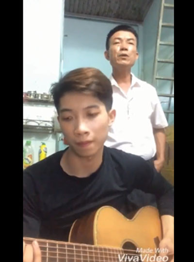Cli ghi lại bản mashup cover của Cao Thống Đại gây ấn tượng mạnh với người xem với hình ảnh, con đàn cho bố hát còn mẹ đang tất bật nấu cơm ở đằng sau.