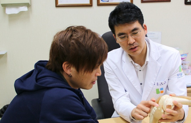 Nói về tin Tuấn Anh không kịp bình phục trước AFF Cup, đồng đội Văn Toàn cho biết: "Khi nghĩ về Tuấn Anh, cậu ấy là 1 trong những cầu thủ xuất sắc nhất của đội. Lúc gọi điện để động viên cậu ấy nhưng từ đó lạ làm cậu ấy suy nghĩ nhiều".