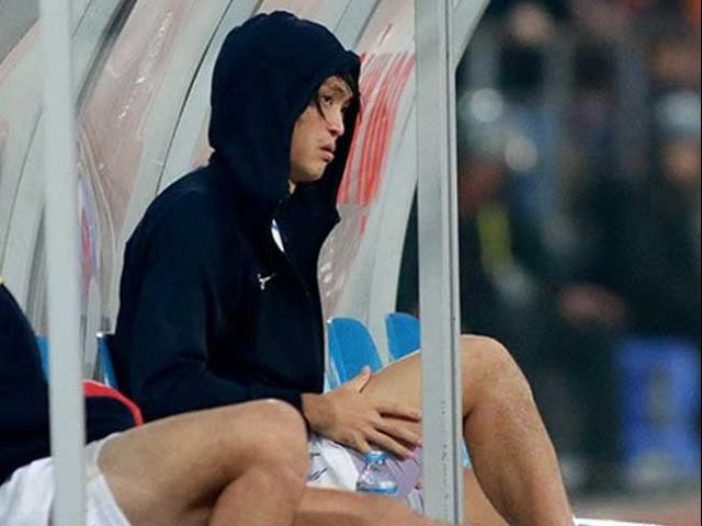 Còn trưởng đoàn CLB HAGL - Nguyễn Tấn Anh cho biết: "Tuấn Anh đã phẫu thuật thành công vào tháng 4 vừa qua tại Hàn Quốc. Hiện nay, cậu ấy đang được điều trị bởi bác sĩ đã từng điều trị cho danh thủ Park Ji Sung. Tuấn Anh đã tập được với bóng nhưng ở mức độ thận trọng thì cậu ấy nên nghỉ thêm 1 tháng để chuẩn bị cho mùa giải mới".