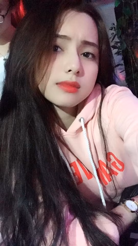 Nêu ý kiến riêng khi được dân mạng bình phẩm, Quỳnh Ngân cho rằng:"Mình không thấy mình giống Thiên Nga The Face và mình cũng không thích bị đem ra so sánh. Tuy nhiên vẫn cám ơn cộng đồng mạng đã ưu ái, quan tâm đến mình".