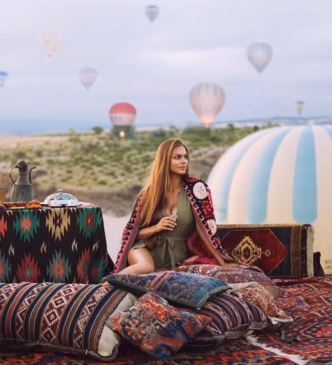 Đứng thứ 2 trong top những cô nàng kiếm tiền khủng trên mạng xã hội Instagram đó là Viki Odintcova. Cô nàng đến từ Saint Petersburg và là một trong những biểu tượng về thời trang và du lịch hàng đầu ở Nga.