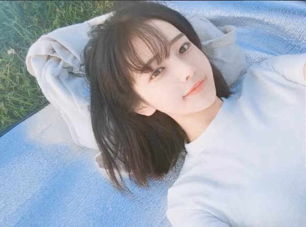 Với nhiều người đàn ông, khi ngắm những cô gái tóc dài sẽ đem lại cho họ một cảm xúc dâng trào nhưng khi đối diện với nàng hot girl xứ Hàn có nickname Hwa Min và mái tóc ngắn ngang vai trở thành thương hiệu, cánh mày râu sẽ phải nghĩ lại quan điểm của mình.