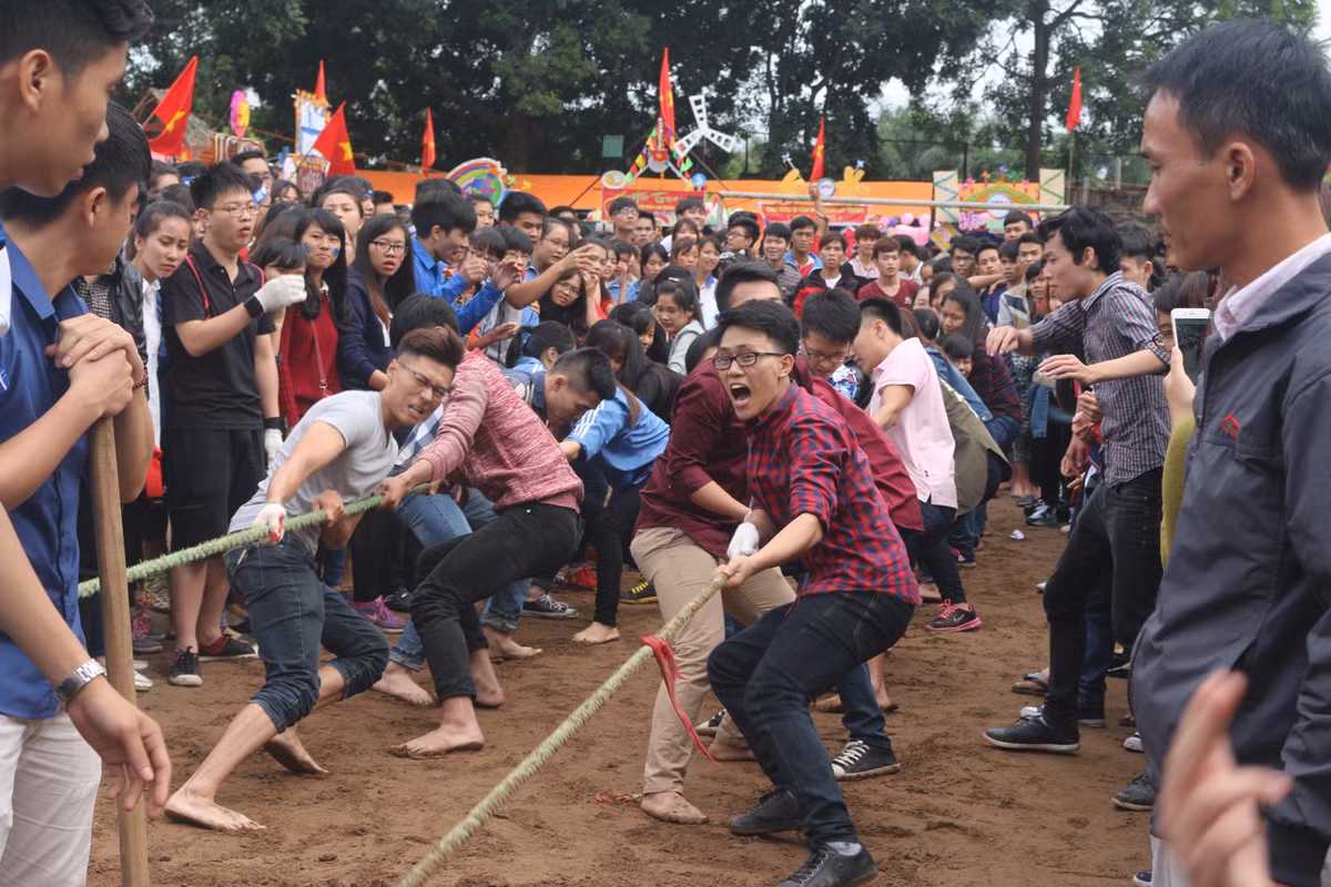 "Kéo mạnh lên anh em" là câu khẩu hiệu mà người đầu dây luôn hô và khi hô cũng phải thật biểu cảm.