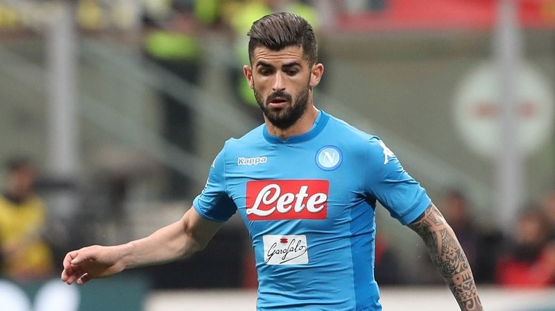 Mặc dù đang sở hữu Ashley Young và Diogo Dalot, ban lãnh đạo MU vẫn đang nỗ lực để tìm kiếm thêm 1 hậu vệ phải nữa và cái tên được nhắm tới đó là Elseid Hysaj của Napoli.