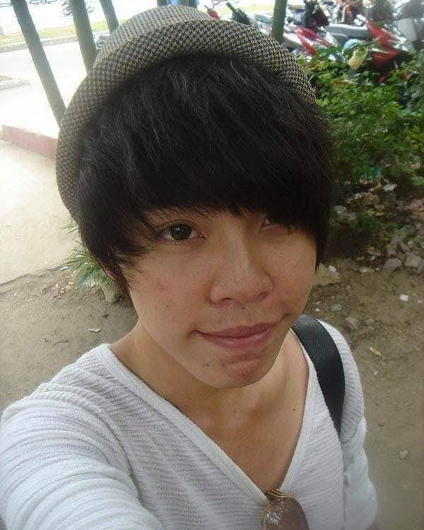 Chia sẻ về những lần phẫu thuật thẩm mỹ của mình, Cường chia sẻ: "Khi mới du học Trung Quốc, mình cố gắng học tiếng Trung bằng mọi cách để có thể vừa đi học, vừa làm thêm. Vì ngoại hình không dễ nhìn nên mình chỉ có thể xin những công việc chạy vặt với đồng lương ít ỏi”.