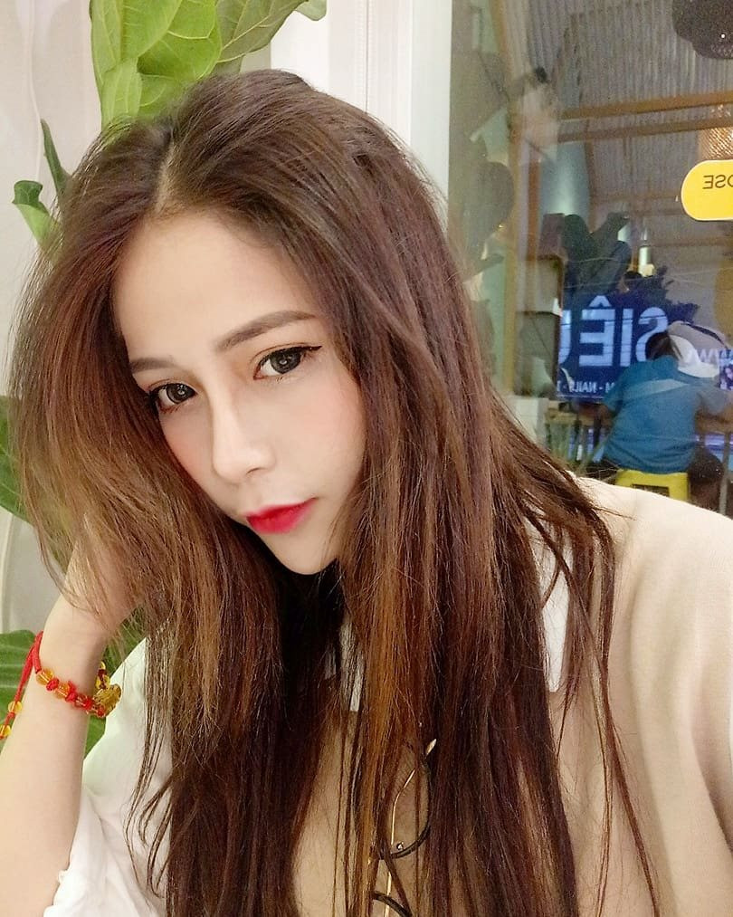 Đặc biệt, góc nghiêng thần thánh của Tú Nhi khiến ai nhìn vào cũng khó lòng rời mắt bởi theo nhiều người nó đã đạt đến chuẩn mực của sự xuất sắc.