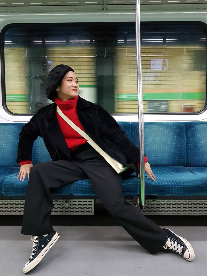 Khi được hỏi về mái tóc ngắn đem đến sự cá tính của mình, Minh Ngọc bày tỏ với PV Kiến Thức rằng: "Thực sự em muốn để tóc dài lắm nhưng vì không chăm được nên đành chung thủy với mái tóc ngắn. Hãn hữu lắm thì em mới đi nối tóc để thi thoảng thay đổi hình tượng. Thêm nữa, do vầng trán cao nên việc để tóc dài với em cũng không mấy với khuôn mặt".