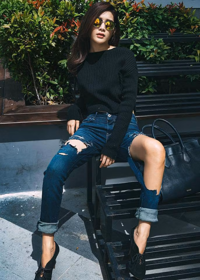 Là một diễn viên tay ngang, nên cô gái trẻ này luôn ý thức được mình phải không ngừng nỗ lực, học hỏi các đàn anh, đàn chị đi trước, không thể vì hào quang đến sớm mà tỏ ra tự mãn.