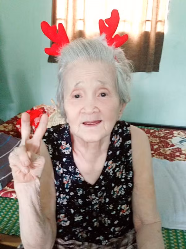 Bỏ qua những ý kiến chỉ trích cho rằng việc cố tình khoe bà ngoại là chiêu trò câu like, anh Phú luôn rằng chính những clip này đã giúp cậu có được những kỷ niệm vô cùng quý giá với bà.