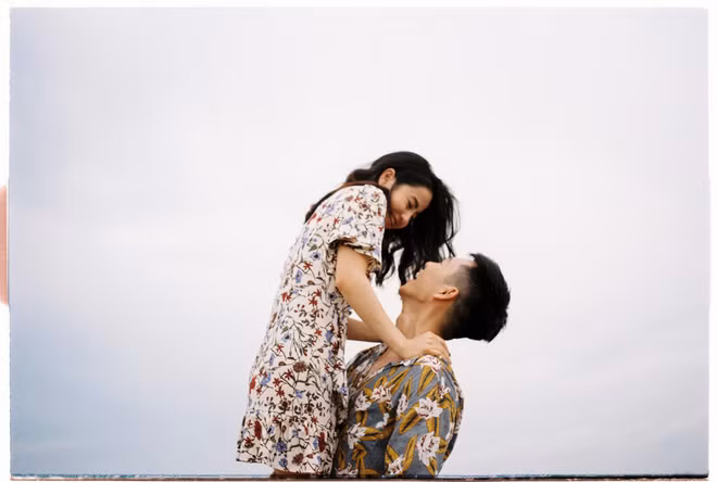 Nhiều dân mạng sau khi ngắm bộ ảnh retro này xong đều có chung một cảm giác đó là nhân vật chính đã đẹp thì khung cảnh xung quanh cũng phải bừng sáng theo.