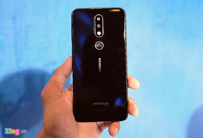 Nokia 6.1 Plus chính hãng đang được giảm 1,1 triệu đồng còn 4,9 triệu đồng. Chương trình áp dụng tại một số hệ thống nhất định. Máy có màn hình 5,8 inch Full HD, chip Snapdragon 636, RAM 4 GB và bộ nhớ trong 64 GB. Model này nằm trong dự án Android One, vì thế máy sẽ được cập nhật những phiên bản Android mới nhất.