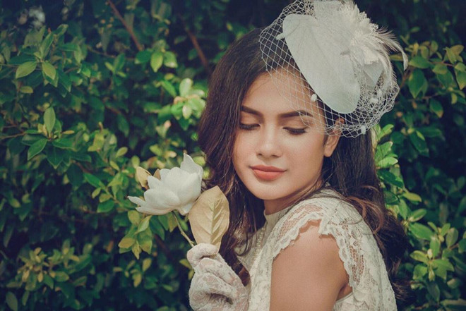 Emma Maria Fernandez Lê hiện là sinh viên ĐH Quốc tế - ĐH Quốc gia TP.HCM. Với chiều cao 1,68 m, cô còn là người mẫu ảnh. Emma từng giành 7 huy chương vàng, 2 huy chương bạc, một huy chương đồng bộ môn điền kinh và bóng chuyền cấp quận.