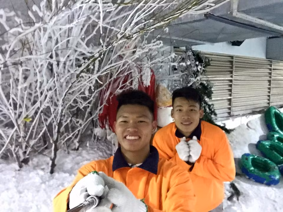 Sau khi kết thúc ngày nghỉ xả hơi thì ngày 24/12, tuyển U23 Việt Nam trở lại tập luyện với tần suất 2 buổi mỗi ngày (sáng bắt đầu từ 8h45, chiều bắt đầu từ 16h).