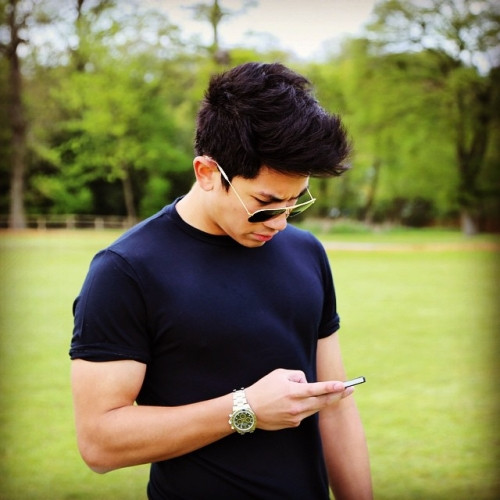 Bằng khuôn mặt đẹp trai cùng sự lịch lãm vốn có, Hoàng tử Brunei Abdul Mateen thời gian qua đã trở thành "soái ca" trong lòng vô số các cô gái trẻ.