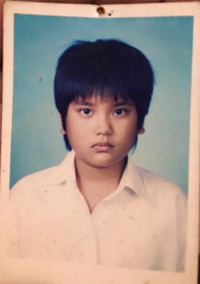 Thế nhưng sự thật được phơi bày khi những tấm ảnh của quá khứ cô gái này được công khai. Mọi người cảm thấy vô cùng choáng váng và mất đi niềm tin vào sự hoàn hảo của vẻ đẹp.