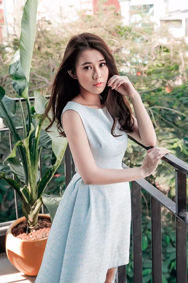 Nhưng mới đây, cô hot girl 9X này đã bất ngờ công khai mối tình của mình với chàng rapper đa tài Andree. Cùng với đó là một màn thay đổi hình tượng vô cùng ngoạn mục.