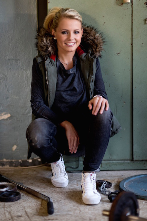 Mặc dù đã 27 tuổi nhưng sắc đẹp của Julia Simic khiến nhiều người tưởng lầm cô mới đôi mươi.