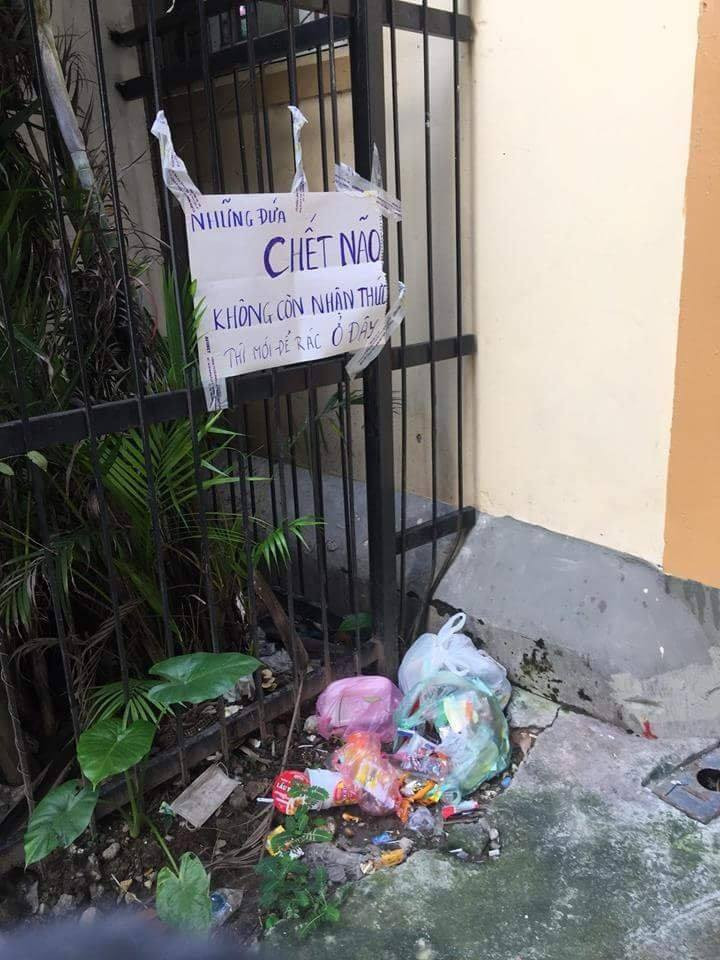 Mặc dù có những biển cấm đổ rác cực bá đạo để xử lý những hành vi kém ý thức trên nhưng thực sự chưa ăn thua.