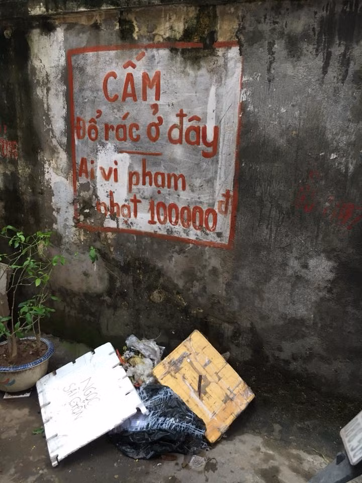 Còn nickname Mạnh Hùng chia sẻ: "Chẳng có tác dụng đâu, toàn các "cháu nhi đồng thối tai". Càng cấm càng đổ"