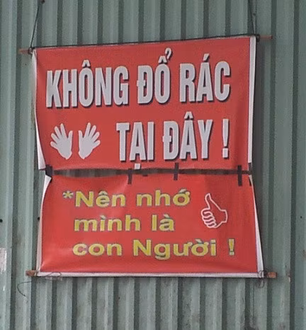 Chứng kiến những tấm biển cấm đổ rác bá đạo này, nhiều dân mạng cũng tỏ thái độ vô cùng bức xúc. Đơn cử như nickname Hoàng Oanh có chia sẻ: "Cứ phải mạnh tay như này, những kẻ vô ý thức mới sợ. Cứ nhẹ nhàng mãi sao được".