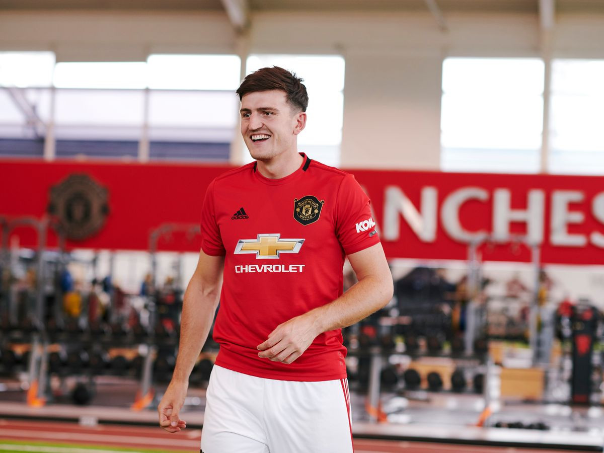 Chuyển nhượng cầu thủ từ Sky Sports, MU đã hoàn thành bản hợp đồng mang tên Maguire. Giá trị của trung vệ này rơi vào khoảng 80 triệu bảng và trở thành hậu vệ đắt giá nhất lịch sử.