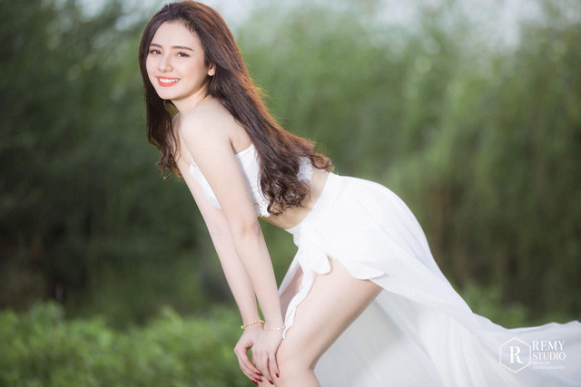 Nếu còn nhớ thì nhiều người sẽ nhận ra Ngân Quỳnh chẳng xa lạ gì trên MXH khi bắt đầu được chú ý tới với bộ ảnh "hot girl nhíu mày" và thí sinh của cuộc thi Miss Teen năm 2017.