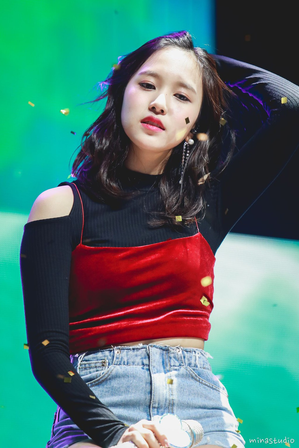 Tuy nhiên, nhiều fan cảm thấy tiếc cho cô vì dù sở hữu ngoại hình nổi bật, có tài năng trên nhiều lĩnh vực, Yein vẫn chưa phải là cái tên nổi bật trong cộng đồng Kpop. Nhóm nhạc nhà Woollim vẫn xa lạ với nhiều khán giả xứ Hàn dù đã hoạt động được 5 năm.