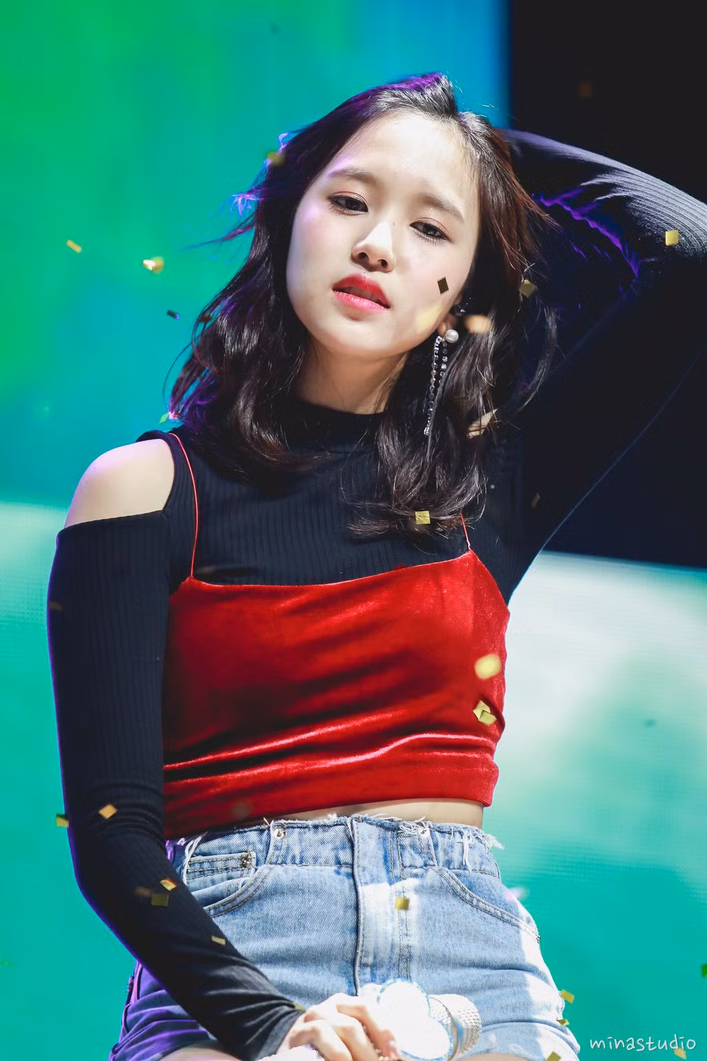 Tuy nhiên, nhiều fan cảm thấy tiếc cho cô vì dù sở hữu ngoại hình nổi bật, có tài năng trên nhiều lĩnh vực, Yein vẫn chưa phải là cái tên nổi bật trong cộng đồng Kpop. Nhóm nhạc nhà Woollim vẫn xa lạ với nhiều khán giả xứ Hàn dù đã hoạt động được 5 năm.