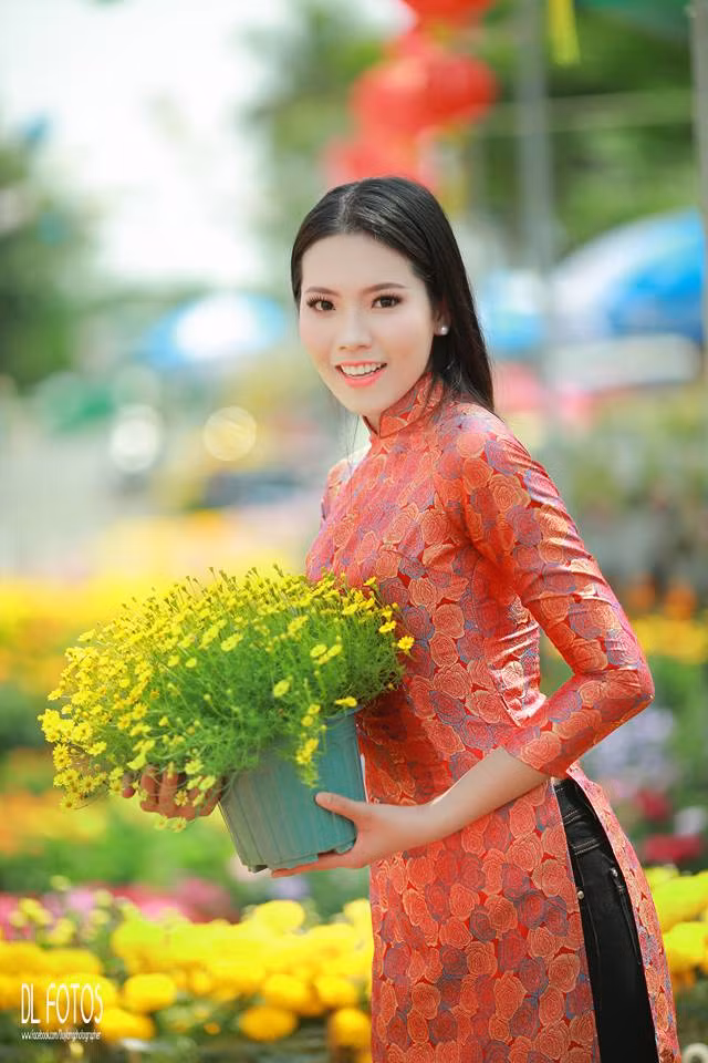 Chia sẻ với nhiều người,sau khi tốt nghiệp đại học, Trúc Mai vẫn tiếp tục trở thành một dược sĩ theo chuyên môn. Bên cạnh đó, cô nàng hot girl trường Y Dược Cần Thơ này đang trau dồi thêm kỹ năng để có thể trở thành một MC được mọi người đón nhận. Ảnh sử dụng trong bài: FBNV.