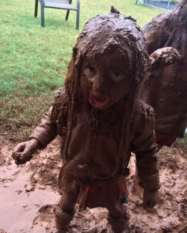 Nếu thiếu đi những trò nghịch bẩn khiến mặt mũi lấm lem, đầu óc bù xù thì chắc hẳn tuổi thơ sẽ kém đi những kỉ niệm.