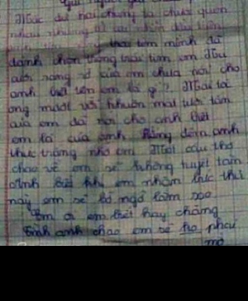Với những cô cậu tiểu học, tình yêu được định nghĩa đơn giản chỉ là thích, hay có cảm tình với một bạn khác giới vì bạn ý có cái mái tóc đẹp hay cười duyên. Những nét chữ nắn nót của thuở mới yêu được các cô cậu học trò viết trên trang vở kẻ ô ly.