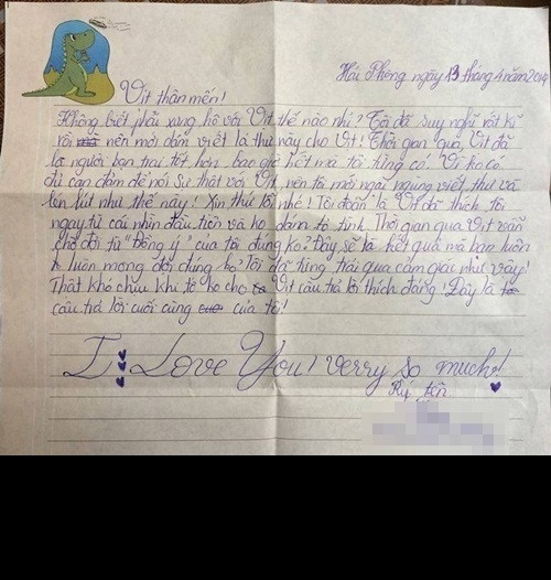 Lớn hơn chút nữa khi sang đến cấp hai, tiếp xúc nhiều với ngoại ngữ thì những dòng thư tình đã ngắn gọn hơn và nhiều ký tự vô cùng lạ.