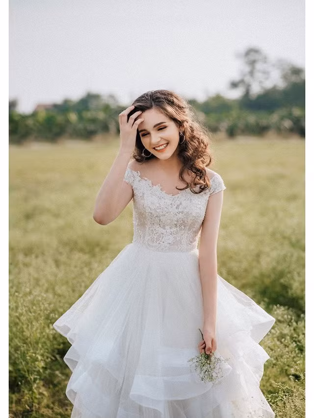 Từ nhỏ, Ngọc Hằng đã thích xem khiêu vũ qua tivi, clip trên mạng và thần tượng nữ kiện tướng dance sport Khánh Thy. Nữ sinh bắt đầu học bộ môn này cách đây 5 năm và đã giành được những giải thưởng nhất định.