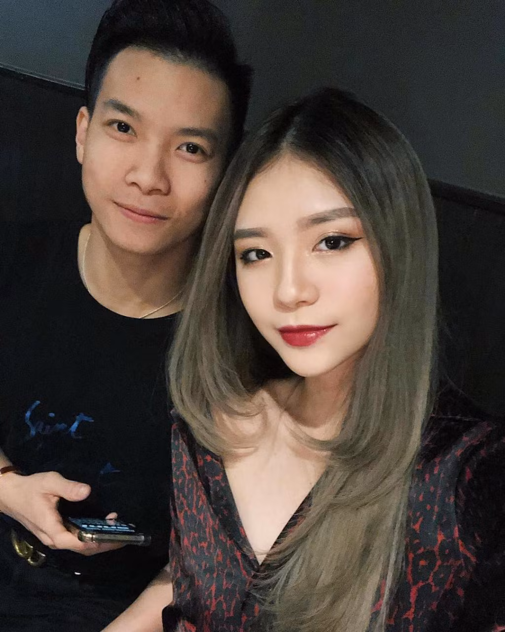 Theo tìm hiểu, Được biết, người yêu của hotgirl sinh năm 2000 là Minh Trần – một kĩ sư điện tại Mỹ. Anh chàng cũng là một thiếu gia từng rất có tiếng tại Sài Gòn trước khi sang Mỹ làm việc.