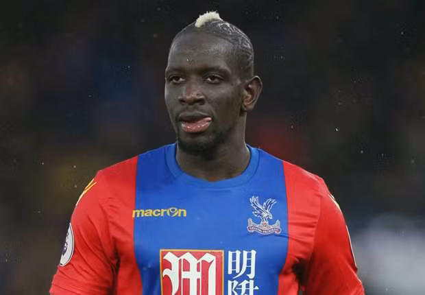 Liverpool đòi giá cao cho Sakho: Crystal Palace muốn mua đứt Mamadou Sakho thay vì mượn trung vệ này thêm 1 mùa giải nữa. Nhưng theo Mirror, Liverpool chỉ để cầu thủ người Pháp ra đi với mức giá ít nhất 30 triệu bảng. Ảnh: Mirror