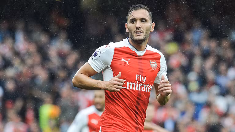 Bực bội, Perez đòi rời Arsenal: Chia sẻ trước báo giới, Lucas Perez công khai khẳng định muốn rời Arsenal để có cơ hội ra sân thường xuyên. Mục tiêu của anh là được tham dự VCK World Cup 2018 cùng ĐT Tây Ban Nha. Ngoài ra, Perez cũng rất bực bội khi Arsenal tự ý lấy số 9 của anh để trao cho Lucazette.