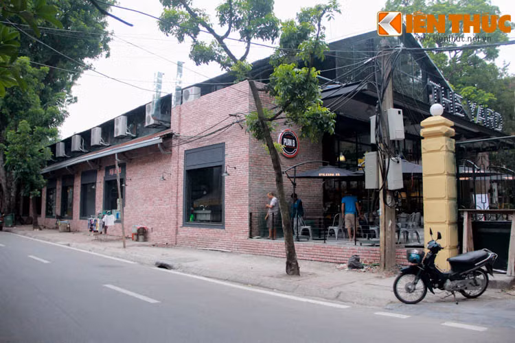 Khu tổ hợp ăn chơi mới tinh này nằm tại số 67 Phó Đức Chính, Hà Nội. Nhiều bạn trẻ đã dùng cụm từ " Phiên bản Tây hóa của Zone 9" để miêu tả khu tổ hợp ăn chơi mới này.