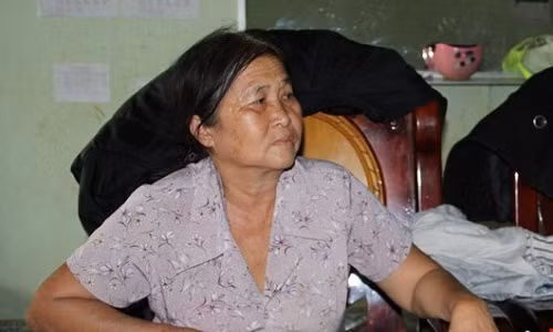 Tim thay thi the con duoi gieng sau, me gia 10 nam quyet pha an