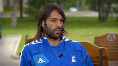 Georgios Samaras là tiền đạo người Hy Lạp sở hữu thân hình cò hương và mái tóc dài xõa ngang vai đầy chất nghệ sỹ.