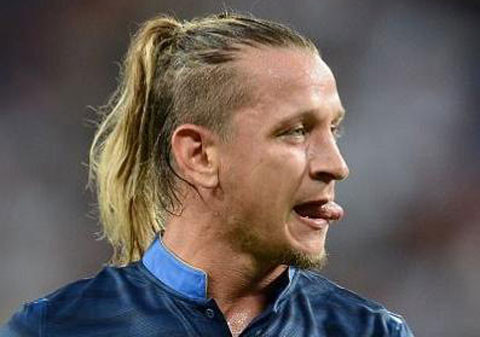 Philippe Mexes trông giống một võ sỹ samurai hơn là một tuyển thủ ĐT Pháp nhờ sở hữu kiểu tóc buộc phía sau.