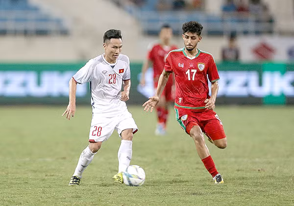 Sở hữu kỹ thuật khéo léo, nhãn quang chiến thuật sắc bén, Việt Hưng thường xuyên có những pha xử lý qua người gọn gàng trước khi thực hiện các pha chyền bóng sáng tạo cho đồng đội.