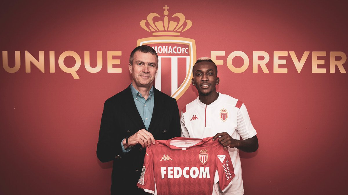 Mới đây, CLB AS Monaco đã vui mừng công bố bản hợp đồng thứ 4 trong mùa Hè này, Henry Onyekuru. Ngôi sao chạy cánh trái Nigeria gia nhập từ CLB Everton với giá 13,5 triệu euro. Onyekuru ký vào bản hợp đồng có thời hạn 5 năm cùng Monaco.